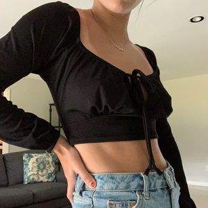 Black square neck long sleeve cropped top